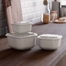 تحميل الصورة في عارض المعرض، Set of beige food containers with lids on a wooden surface