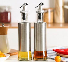 تحميل الصورة في عارض المعرض، Glass control pot set for oil and vinegar, featuring stainless steel design and clog-free dispensers, ideal for cooking.