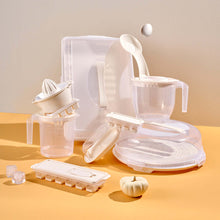 Load image into Gallery viewer, Set of kitchen appliances including a juicer, blender, and ice cube tray on a beige background.