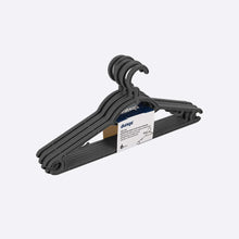 Load image into Gallery viewer, Set of black hangers with a Dukki label on a white background
