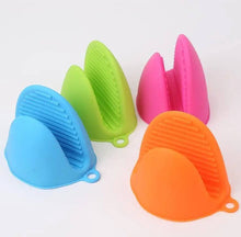 Load image into Gallery viewer, Mini Silicone Oven Mitts Pot Holders - 1 Pc Silicone Tray Grabber