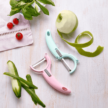 Load image into Gallery viewer, Peelers - Plastic Fruits / Vegetables Peeler - 2 angles peeler