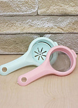 تحميل الصورة في عارض المعرض، Plastic Egg Separator & Stainless Steel Mesh Tea Strainer Set - 2 in 1