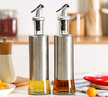 تحميل الصورة في عارض المعرض، Glass control pot set for oil and vinegar, featuring stainless steel design and clog-free dispensers, ideal for cooking.
