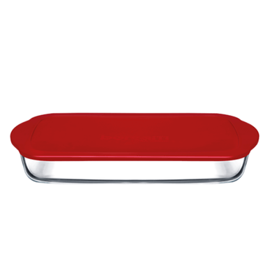 Heat resistant glass tray with red plastic lid, ideal for baking and storage, 1.9 L capacity.