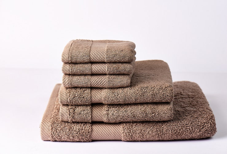 Veta 100% cotton hand towel in terracotta 50 x 90 cm